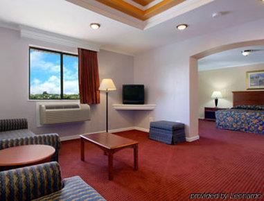 Red Roof Hotel